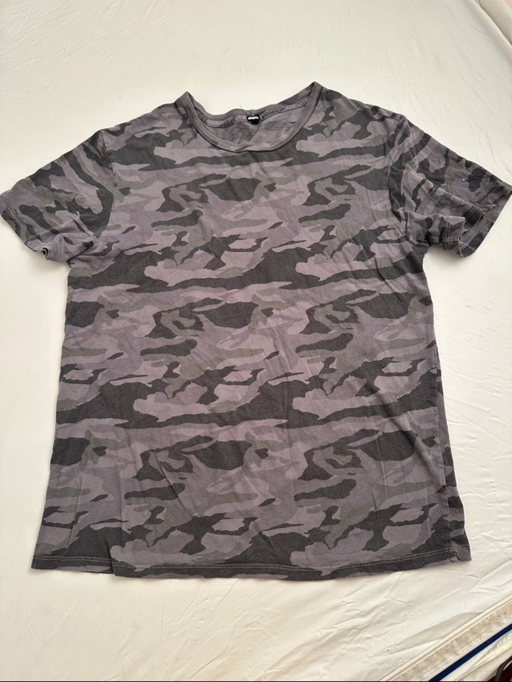 Monrow gray multicolor camouflage crew neck short sleeve t-shirt